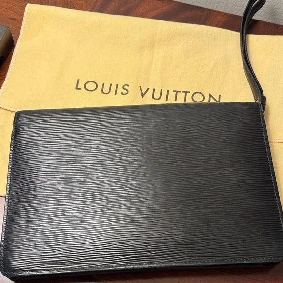 Louis Vuitton Black Epi Leather Sellier Dragonne Clutch Wristlet w/dust bag - Picture 3 of 10